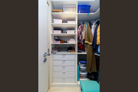 Apartamento à venda com 238m², 4 quartos e 4 vagas Apartamento à venda com 238m², 4 quartos e 4 vagasSuíte 2 - Closet