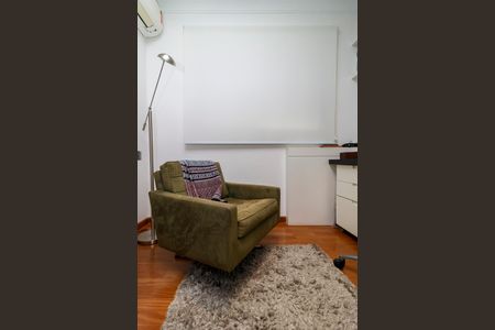 Apartamento à venda com 238m², 4 quartos e 4 vagas Apartamento à venda com 238m², 4 quartos e 4 vagasEscritório
