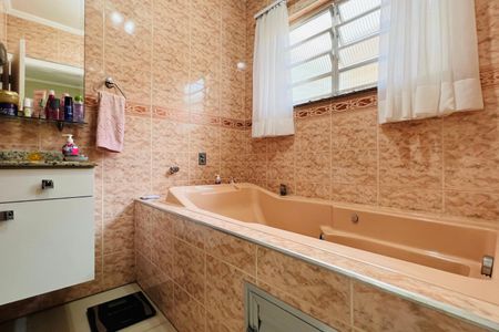 Casa à venda com 170m², 3 quartos e 4 vagasBanheiro da Suíte