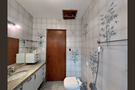 Casa à venda com 210m², 4 quartos e 2 vagas Casa à venda com 210m², 4 quartos e 2 vagasBanheiro da Suíte