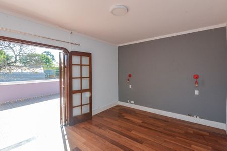 Casa à venda com 4 quartos, 210m² em Jardim Santa Helena, São Paulo