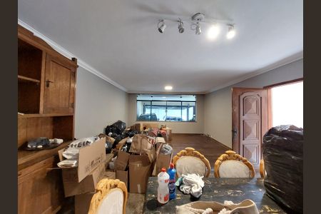 Casa à venda com 210m², 4 quartos e 2 vagas Casa à venda com 210m², 4 quartos e 2 vagasSala