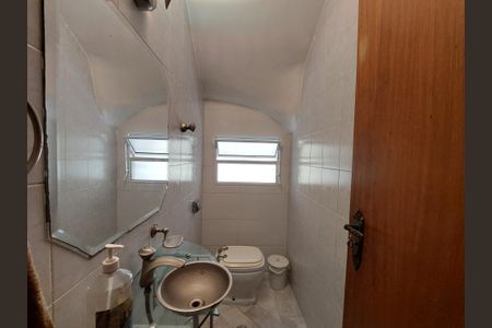 Casa à venda com 210m², 4 quartos e 2 vagas Casa à venda com 210m², 4 quartos e 2 vagasLavabo