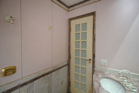 Casa à venda com 800m², 5 quartos e 10 vagasBanheiro da Suíte 2