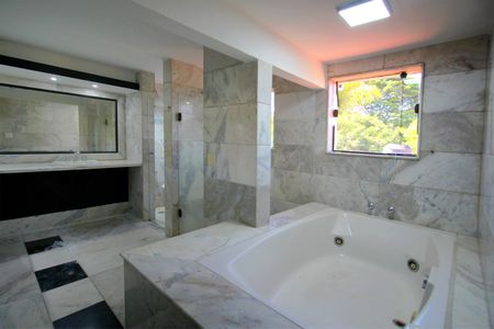 Casa à venda com 800m², 5 quartos e 10 vagasBanheiro da Suíte 1