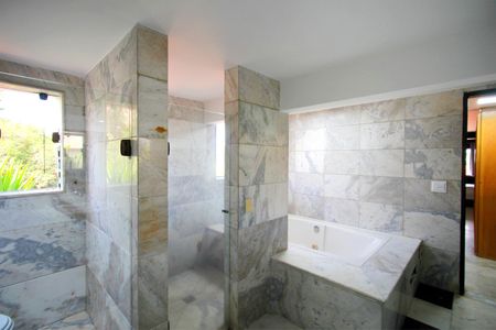 Casa à venda com 800m², 5 quartos e 10 vagasBanheiro da Suíte 1