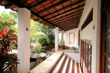 Casa à venda com 800m², 5 quartos e 10 vagasEntrada do galpão