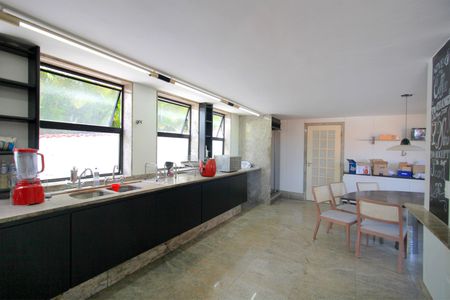 Casa à venda com 800m², 5 quartos e 10 vagasCozinha