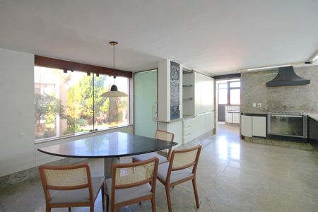 Casa à venda com 800m², 5 quartos e 10 vagasCozinha