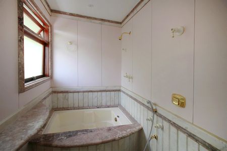 Casa à venda com 800m², 5 quartos e 10 vagasBanheiro da Suíte 2