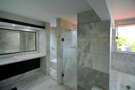 Casa à venda com 800m², 5 quartos e 10 vagasBanheiro da Suíte 1