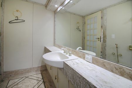 Casa à venda com 800m², 5 quartos e 10 vagasBanheiro