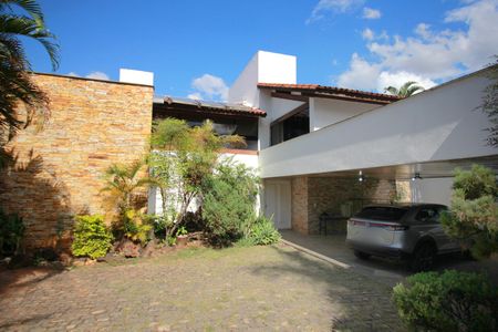 Casa à venda com 800m², 5 quartos e 10 vagasFachada interna