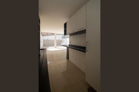 Apartamento à venda com 200m², 2 quartos e 2 vagasCozinha