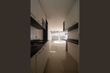 Apartamento à venda com 200m², 2 quartos e 2 vagasCozinha