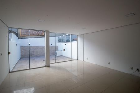 Apartamento à venda com 200m², 2 quartos e 2 vagasSala