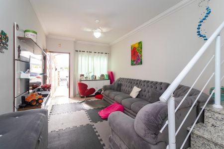 Casa à venda com 84m², 2 quartos e 2 vagasSala