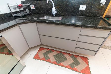 Casa à venda com 84m², 2 quartos e 2 vagasCozinha - Armários