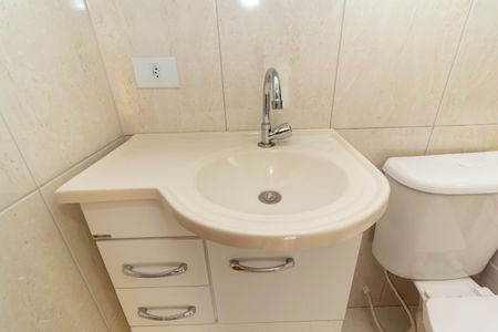 Casa à venda com 84m², 2 quartos e 2 vagasBanheiro da Suíte 1