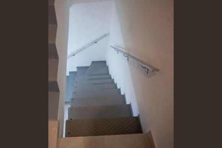 Casa para alugar com 80m², 1 quarto e sem vagaEscada