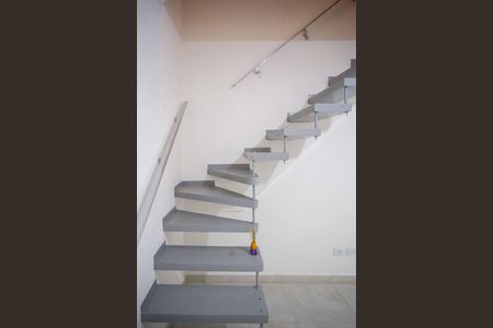 Casa para alugar com 80m², 1 quarto e sem vagaEscada