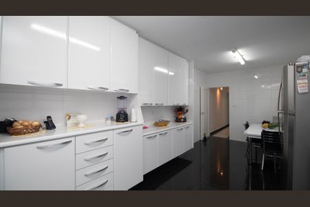 Casa à venda com 245m², 5 quartos e 4 vagasCozinha