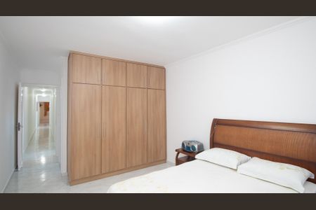 Casa à venda com 245m², 5 quartos e 4 vagasSuíte 2