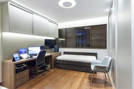 Apartamento à venda com 180m², 4 quartos e 2 vagasEscritório