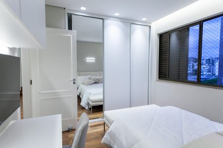 Apartamento à venda com 180m², 4 quartos e 2 vagasQuarto 2