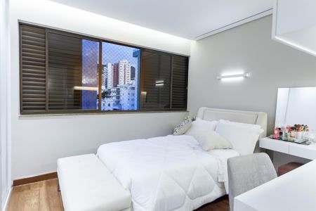Apartamento à venda com 180m², 4 quartos e 2 vagasQuarto 2