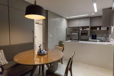 Apartamento à venda com 180m², 4 quartos e 2 vagasCozinha