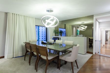 Apartamento à venda com 180m², 4 quartos e 2 vagasSala de Jantar