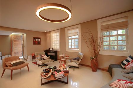 Casa à venda com 397m², 4 quartos e 7 vagasSala