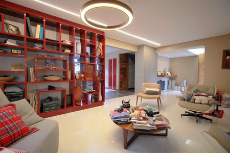 Casa à venda com 397m², 4 quartos e 7 vagasSala