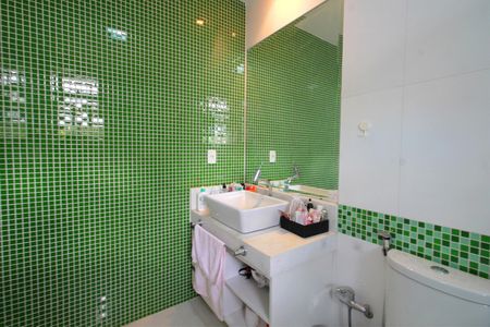 Casa à venda com 397m², 4 quartos e 7 vagasBanheiro da Suíte 4