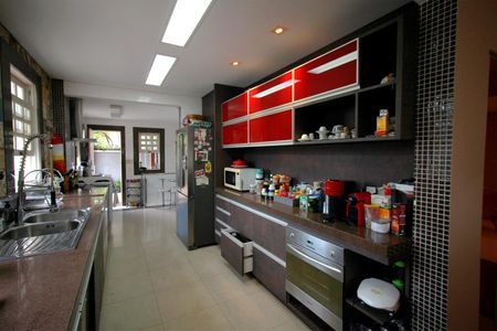 Casa à venda com 397m², 4 quartos e 7 vagasCozinha