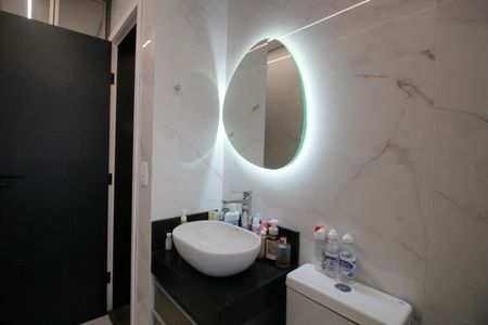 Casa à venda com 397m², 4 quartos e 7 vagasBanheiro da Suíte 2