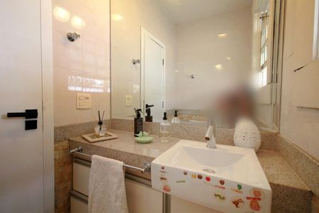 Casa à venda com 397m², 4 quartos e 7 vagasBanheiro da Sala de Estar