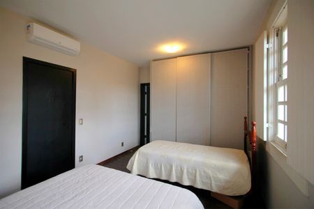 Casa à venda com 397m², 4 quartos e 7 vagasSuite 4