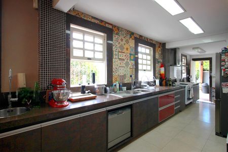 Casa à venda com 397m², 4 quartos e 7 vagasCozinha