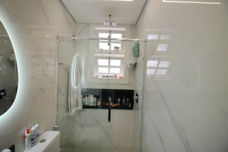 Casa à venda com 397m², 4 quartos e 7 vagasBanheiro da Suíte 2