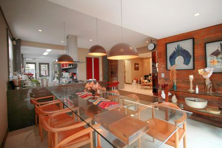 Casa à venda com 397m², 4 quartos e 7 vagasSala de jantar