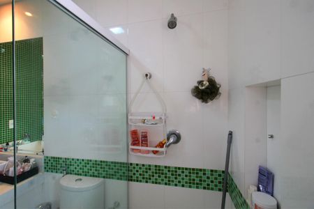 Casa à venda com 397m², 4 quartos e 7 vagasBanheiro da Suíte 4