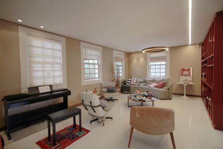 Casa à venda com 397m², 4 quartos e 7 vagasSala