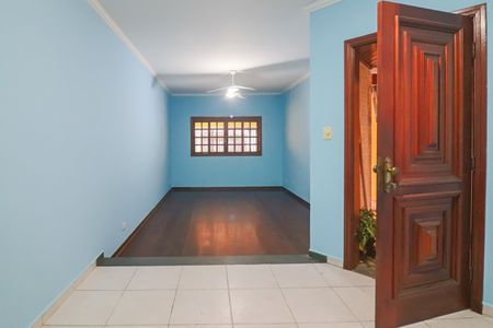 Casa à venda com 130m², 3 quartos e 2 vagas Casa à venda com 130m², 3 quartos e 2 vagasSala