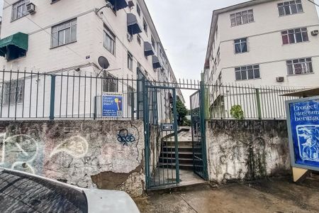 Apartamento à venda com 78m², 3 quartos e 1 vagaFachada + Placa