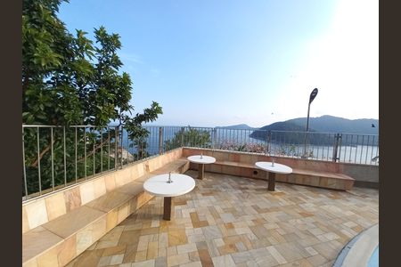 Apartamento para alugar com 33m², 1 quarto e 2 vagas Apartamento para alugar com 33m², 1 quarto e 2 vagasÁrea comum - Piscina