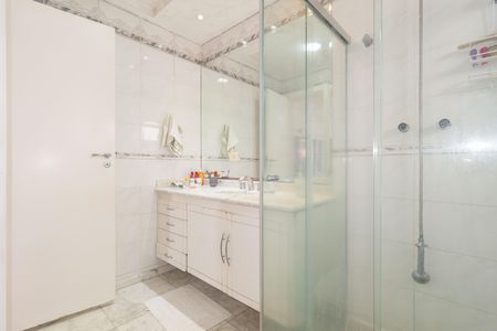 Apartamento à venda com 300m², 3 quartos e 6 vagasBanheiro da Suíte 3