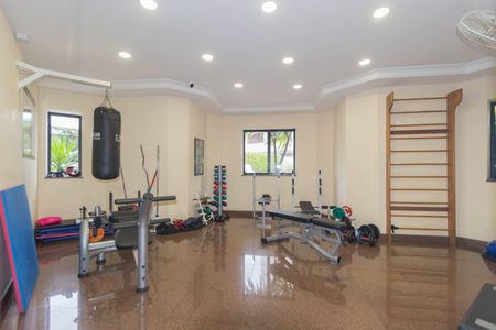Apartamento à venda com 300m², 3 quartos e 6 vagasÁrea comum - Academia