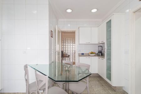 Apartamento à venda com 300m², 3 quartos e 6 vagasCozinha